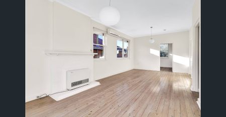 Charming bayside home with stylish interiors and prime location. - Photo 2