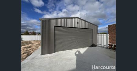 4 Bedroom Home with Shed - Photo 3
