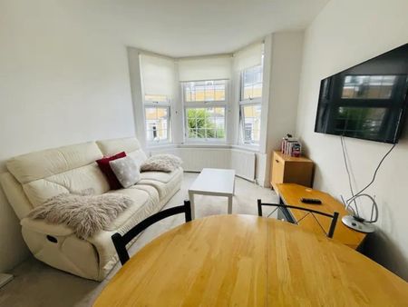 4 Bed Flat, Woodland Terrace, SE7 - Photo 5