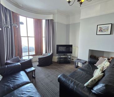 Room 1, Flat 10, 31-33 Blenheim Terrace, Queens Parade, Scarborough - Photo 1
