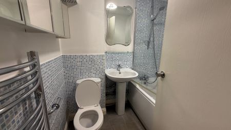 Ashbury Crescent, Guildford - 2 bedrooms Property for lettings - Seymours - Photo 2