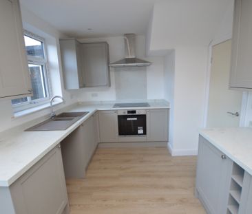 3 Bedroom Semi-Detached House - Photo 2