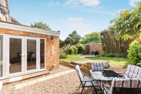 Derwent Close, Farnborough, Hampshire, GU14 - Photo 4