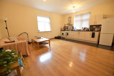 2 bedroom Flat in Low Close Street, Leeds - Photo 5