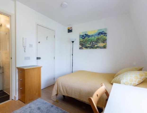 Studio to rent - Photo 1