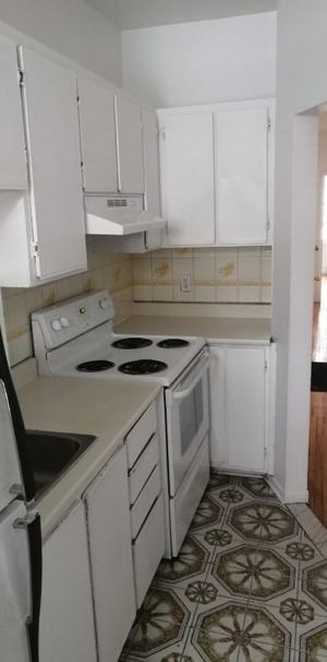 NDG 2 Bedroom apt - Photo 1