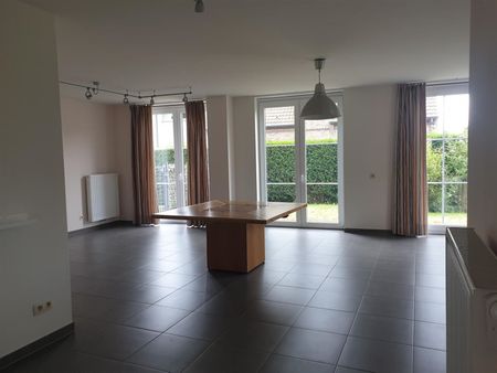 gelijkvloers appartement met 2 slaapkamers en garage - Foto 3