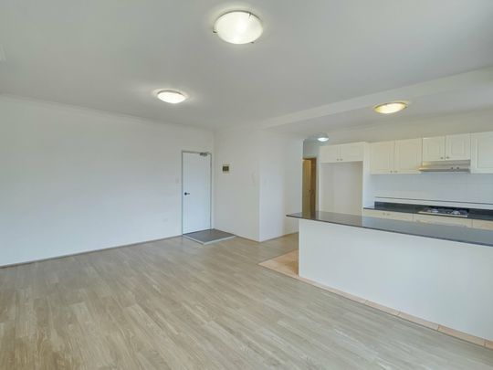 Perfectly Positioned 1 Bedroom Apartment! - Photo 1