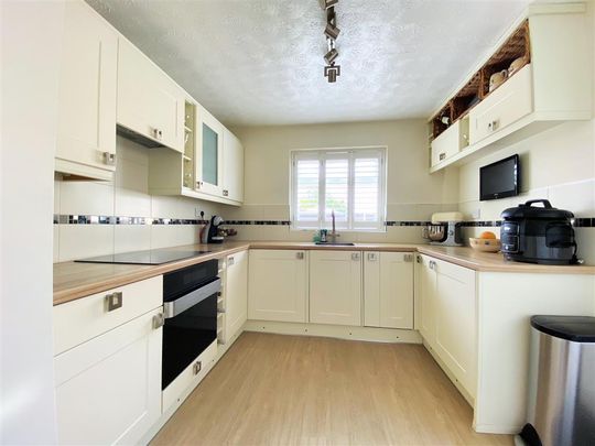 Walnut Close - Photo 1
