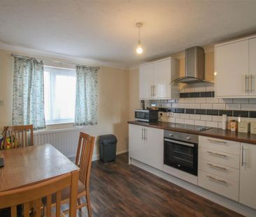 3 bedroom terraced house to rent - Photo 3