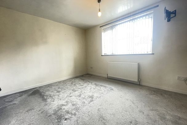 Long John, HEMEL HEMPSTEAD - Photo 1