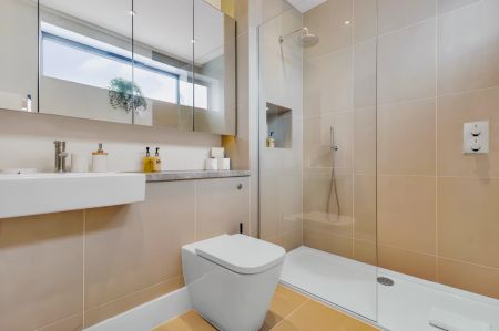 4 Bedroom 4 Bathroom - Photo 4