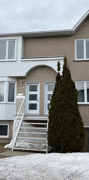 Grand 4-1/2, Triplex à Varennes, QC J3X - Photo 1