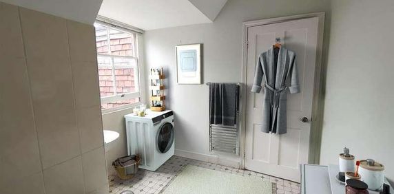 Lyndhurst Gardens, Belsize, NW3 - Photo 2