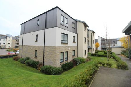 3 bedroom flat to rent - Photo 3