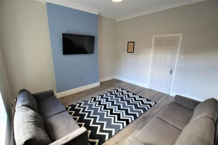 4 bedroom apartment to rent - Photo 2