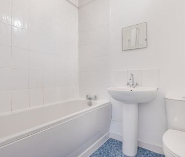 3 bedroom apartment to rent - Photo 2