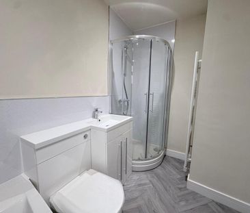 2 bedroom end of terrace house to rent - Photo 5