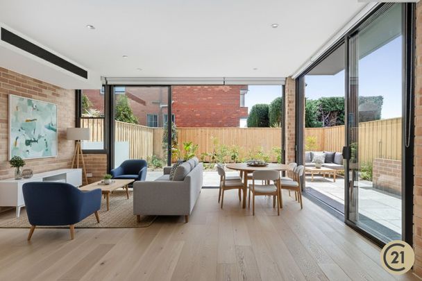 Prestige 3-Bed Terrace for Lease - Private Lift & Double Garage - Photo 1