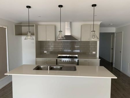 Low Maintenance Family Home! - Photo 5