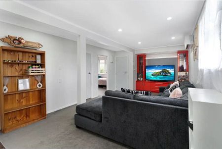 Charming 3BR Home with Garden! - Photo 5