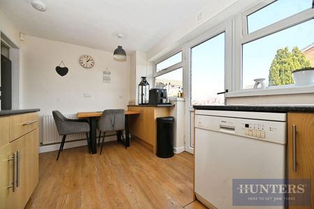 3 bedroom House To Let - Photo 2