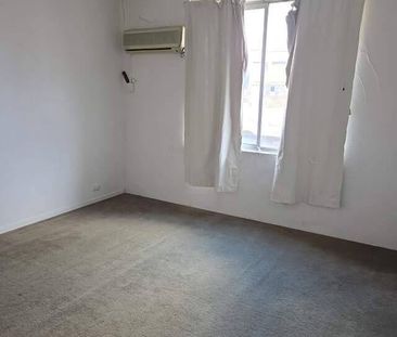 Affordable 2-Bedroom Apartment in Prime CBD Location! - Photo 2