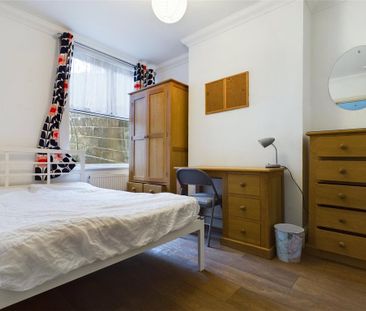 4 bedroom terraced house to rent - Photo 5