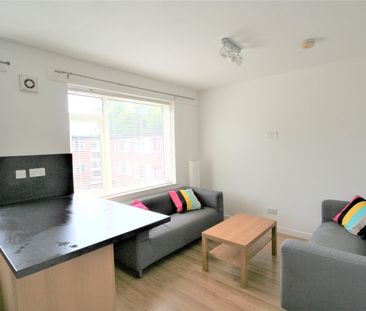 3 Bed Flat, Fairfield Court, M14 - Photo 4