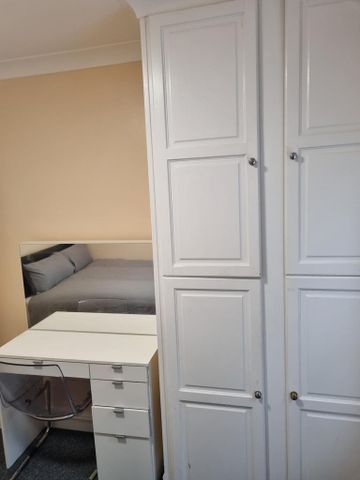 1 bedroom in a house share to rent - Photo 4