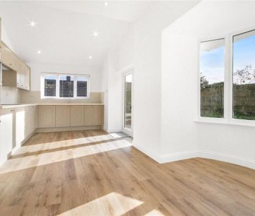 4 bedroom end of terrace house to rent - Photo 6