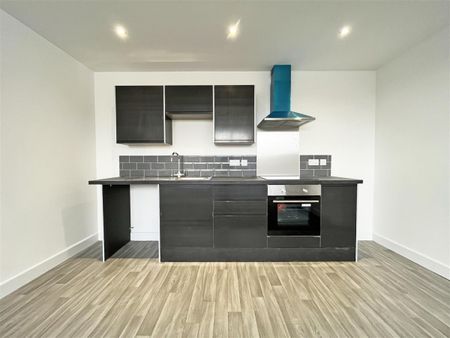 1 bedroom Flat to rent - Photo 3
