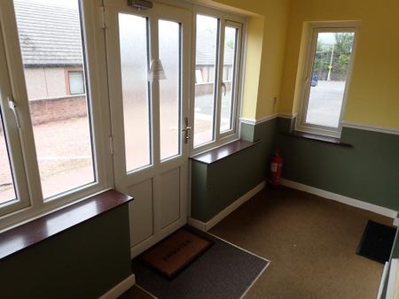 2 bedroom ground floor flat to rent - Photo 2