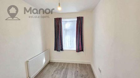 Stradbroke Grove, Clayhall, IG5 - Photo 3