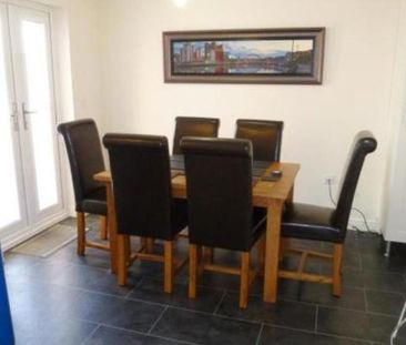 *** STUDENT HOUSE *** A six bedroom student house offered on a full... - Photo 6