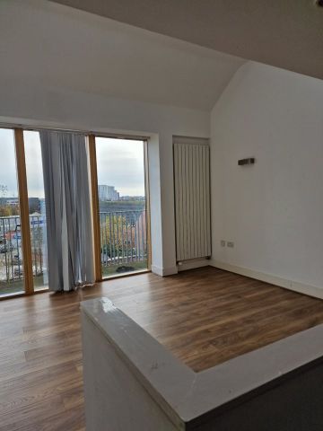 4 Bed Terraced House, Cable Yard, CV1 - Photo 3