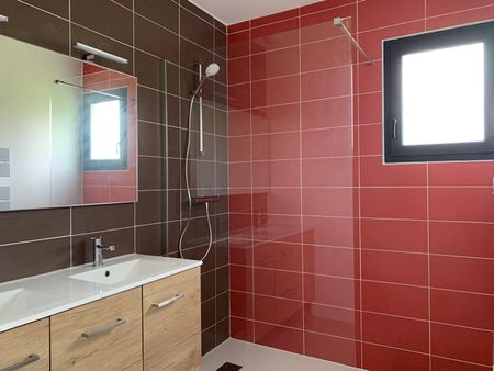 Location Maison 4 pièces 87m² PESCHADOIRES 63920 - Photo 2