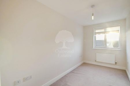 4 bedroom semi-detached house to rent - Photo 2