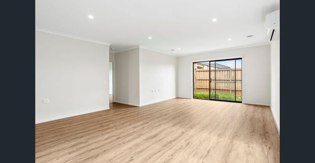 Brand New Luxury Home - 4 Bedrooms, 4 Bathrooms, Double Garage in the Heart of Manor Lakes - Photo 1
