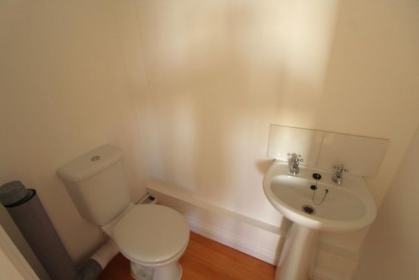 2 bedroom end of terrace house to rent - Photo 1
