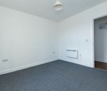 1 Bed Flat, Rifle Street, NG7 - Photo 2