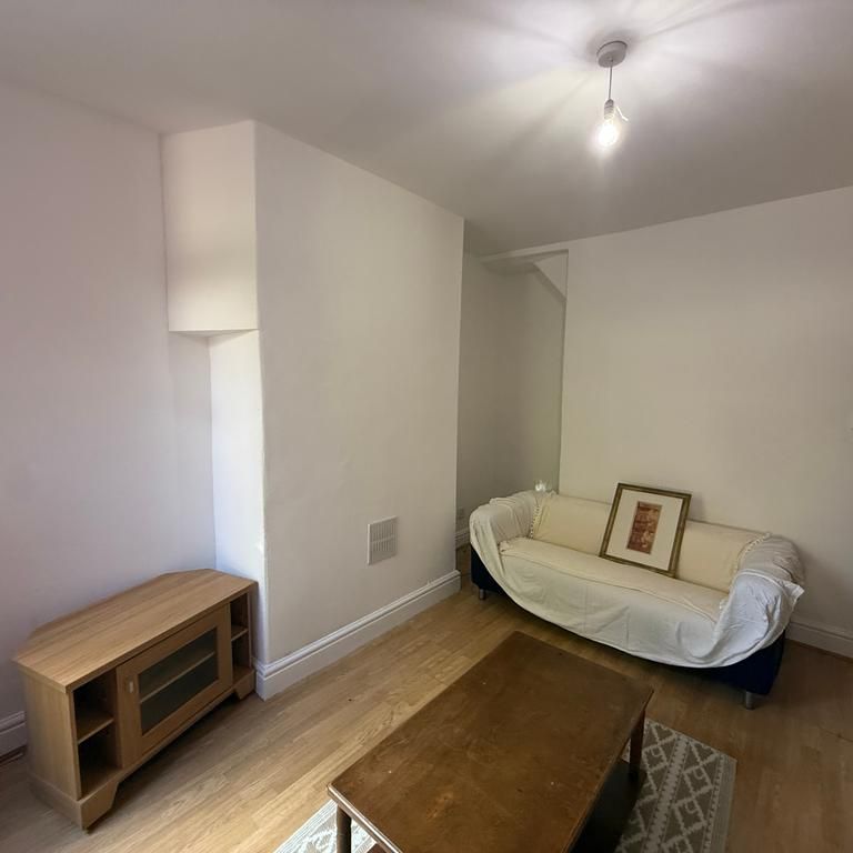 2 bedroom terraced house to rent - Photo 1