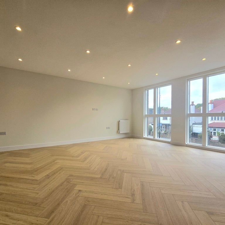 2 Bedroom Apartment, Norbury Avenue, London - Photo 1