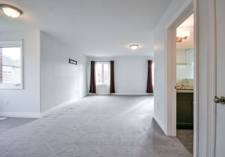 For Lease - 45 Imperial Crown Lane, Barrie, Ontario - Photo 3