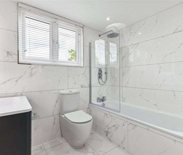 A five bedroom family home in the village of Chobham. - Photo 4