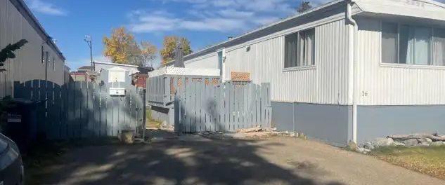 Lovely Trailer Home Located in Mustang Acres! | 6834 59 Avenue, Red Deer - Photo 1