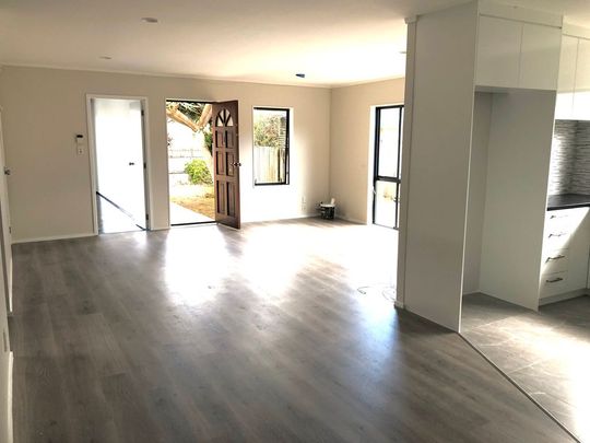 East Tamaki - Photo 1