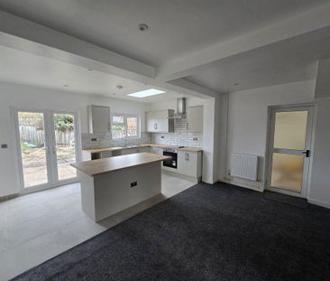 3 bedroom semi-detached house to rent - Photo 3