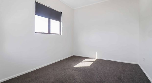 Two-bedroom home Papatoetoe! - Photo 1