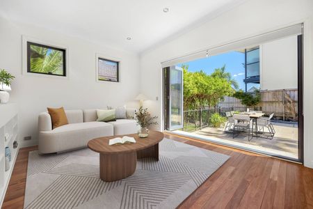 Harbour-Side Luxury with Grand Proportions and Iconic Views - Photo 3